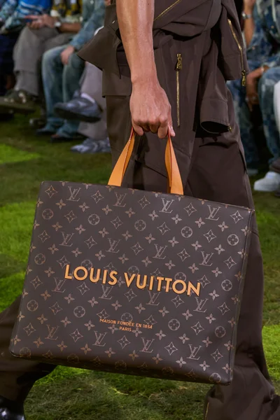 Look 93